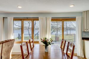 Fotografie z fotogalerie ubytování South Long Lake Home with Swim Area Pets Welcome! v destinaci Brainerd