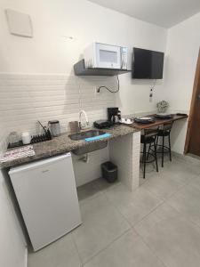 マカエにあるVaccani Apartのキッチン(カウンター、シンク、電子レンジ付) +8枚の写真