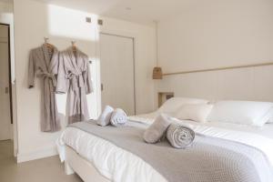 Postel nebo postele na pokoji v ubytování Countryside Retreat with hot tub