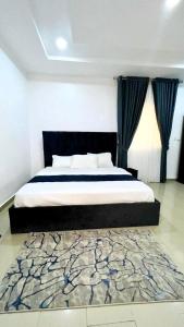 Ένα ή περισσότερα κρεβάτια σε δωμάτιο στο Urban Gated City Suite