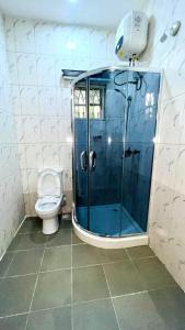 Ένα μπάνιο στο Urban Gated City Suite