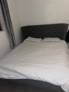 Voodi või voodid majutusasutuse The Penthouse suite with balcony toas