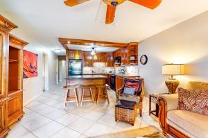 Köök või kööginurk majutusasutuses Kamaole Sands 5-216 +14 fotot