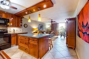 Köök või kööginurk majutusasutuses Kamaole Sands 5-216