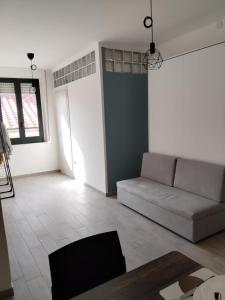 a living room with a couch and a table at Home 56 vacation home in Salerno