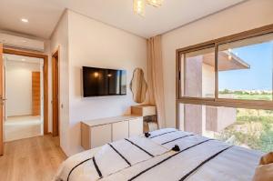 Postel nebo postele na pokoji v ubytování Prestgia Golf Resort Premium Luxury