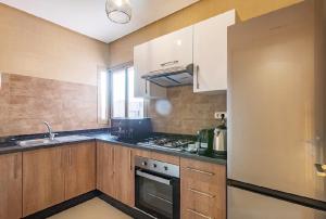 Kuchyň nebo kuchyňský kout v ubytování Prestgia Golf Resort Premium Luxury