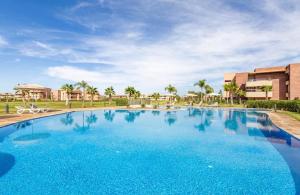 Bazén v ubytování Prestgia Golf Resort Premium Luxury nebo v jeho okolí