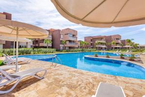 Bazén v ubytování Prestgia Golf Resort Premium Luxury nebo v jeho okolí + 6 fotografií