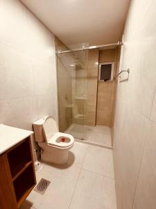 Phòng tắm tại AT Apart Equipetrol