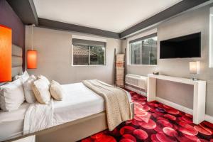 TV a/nebo společenská místnost v ubytování Lexen Hotel - Hollywood