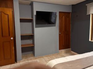 TV a/nebo společenská místnost v ubytování Depa en el Corazon de la Zona Dorada Y Playa