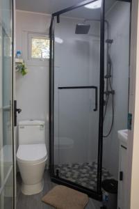 Phòng tắm tại Coqui Tiny House - Unit 2