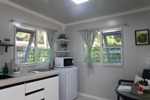 Nhà bếp/bếp nhỏ tại Coqui Tiny House - Unit 2 +12 ảnh