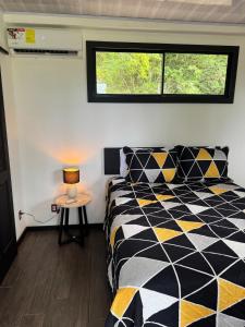 Ένα ή περισσότερα κρεβάτια σε δωμάτιο στο The Blue Lagoon