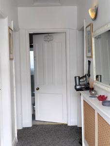 Imagen de la galería de The Bungalow Double Room Leicester City Center Long & Short stays in Shared Home, en Leicester