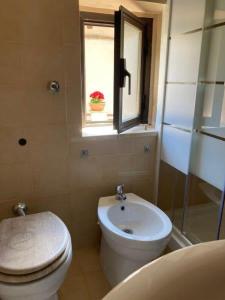 Ένα μπάνιο στο B&B La Suite di Alba