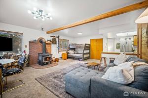 Køkken eller tekøkken på Ski Hill Views and Cozy Fireplace in Brianhead