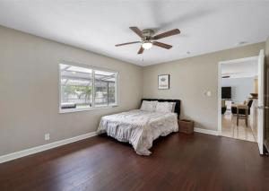 a bedroom with a bed and a ceiling fan at Villa W pool in Clearwater in Clearwater +25 photos