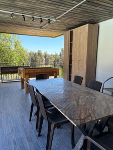 a large table and chairs in a room with a pool table at Casa El Quillay in Los Quillayes +44 photos