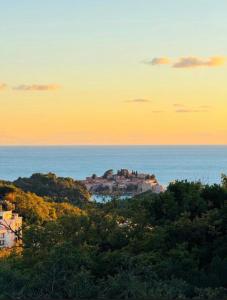 an island in the middle of the ocean at sunset at Patrinia in Vrijesno +17 photos