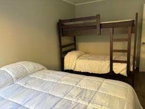 a bedroom with two bunk beds in a room at Casa El Quillay in Los Quillayes