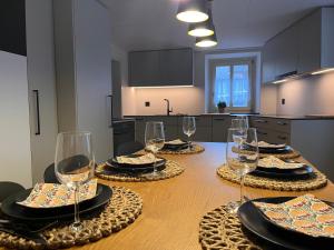 a table with glasses and plates on it in a kitchen at Dammablick Göschenen in Göschenen