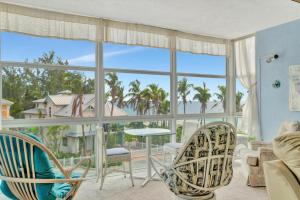 Et opholdsområde på Martinique Cheer-Monthly-On the Sand