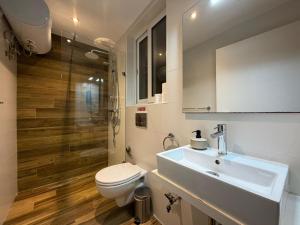 Koupelna v ubytování Sliema Unique 4 Bedroom Townhouse Off The Beach + 27 fotografií