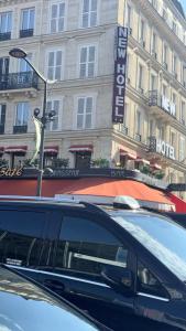 a car is parked in front of a hotel at Studio propre disponible in Vigneux-sur-Seine
