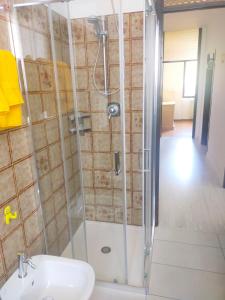 Ένα μπάνιο στο Apartment in the historic center - Tirano - Casa Vacanze da Amy +11 φωτογραφίες