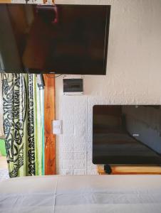 TV a/nebo společenská místnost v ubytování Casa Nido Tiny House