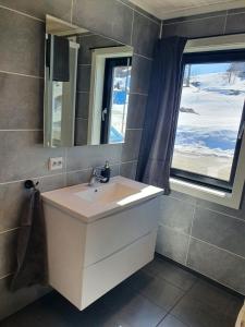 Gallery image of Hytte ved alpinanlegg og flotte turområder in Valle