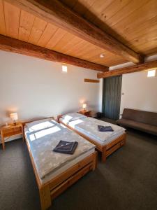 Postel nebo postele na pokoji v ubytování Pivovar Mlýn