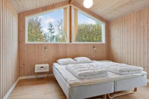 Postel nebo postele na pokoji v ubytování TV1698-Albaek-Magevej-60