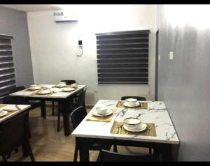 Restaurace v ubytování Rosecourt Hotel & Suites + 18 fotografií