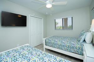 Ένα ή περισσότερα κρεβάτια σε δωμάτιο στο Serene 2BR Sanibel condo with beach views 4A2 +24 φωτογραφίες