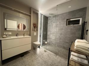 Koupelna v ubytování Luxury Villa in Golden Circle with hot tub + 41 fotografií