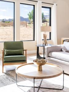 Posezení v ubytování Andalusia Escape- 2 min to JTNP, BBQ