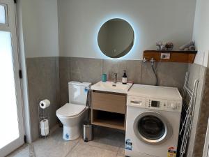 Ένα μπάνιο στο Mercury Orchard