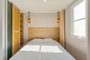 Ένα ή περισσότερα κρεβάτια σε δωμάτιο στο Camping Papillon Kinrooi - 138