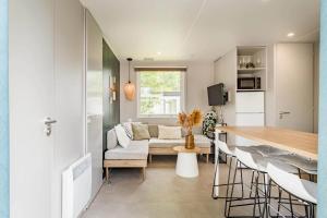 Η κουζίνα ή μικρή κουζίνα στο Camping Papillon Kinrooi - 75