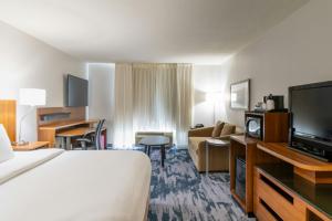 TV a/nebo společenská místnost v ubytování Fairfield Inn Salt Lake City Layton