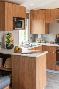 Η κουζίνα ή μικρή κουζίνα στο Camping Papillon Kinrooi - 86