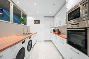 Køkken eller tekøkken på Le COQ Massolin - Parking - AC - WIFI + 44 billeder