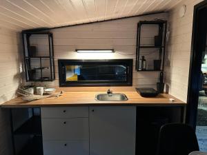 Kuchyň nebo kuchyňský kout v ubytování Santa Elves Cabin