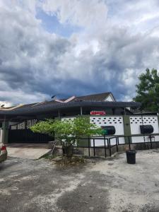 Το κτήριο όπου στεγάζεται  η βίλα +79 φωτογραφίες