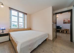 Ένα ή περισσότερα κρεβάτια σε δωμάτιο στο Bielsko Apartments