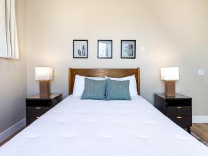 Postel nebo postele na pokoji v ubytování Andalusia Escape- 2 min to JTNP, BBQ