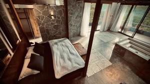an aerial view of a room with a bed and windows at Cerro Tusa Springs in Venecia
